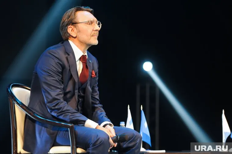 Сергей Шнуров высмеял возможность переизбрания президента