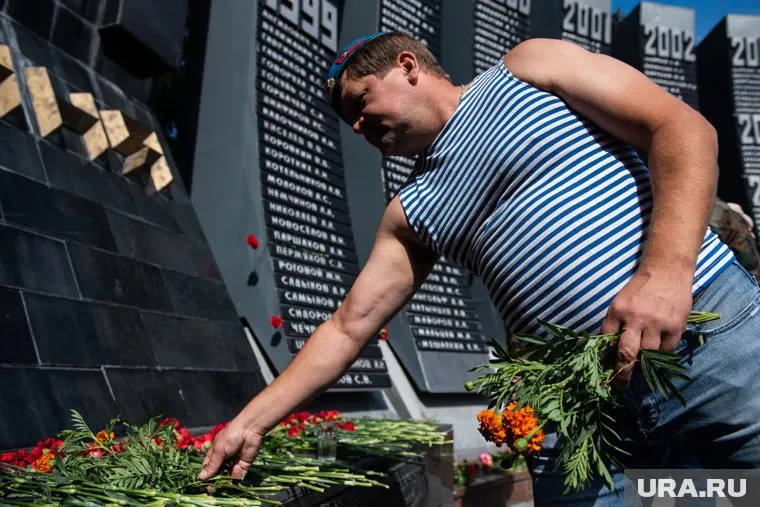 Военнослужащие по всей стране празднуют День ВДВ 2 августа