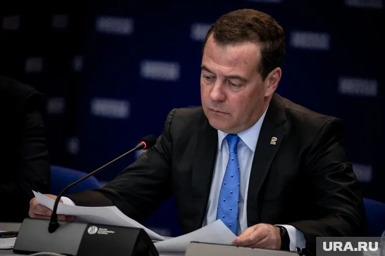 Россия никогда не считала неприемлемым существование НАТО, заявил Дмитрий Медведев