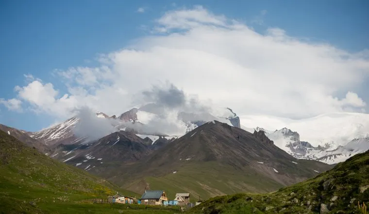 Кавказские горы в окрестностях Эльбруса