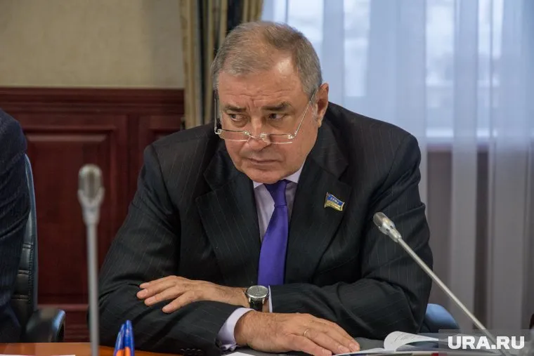 Сенатор от ХМАО Юрий Важенин официально вышел из избирательной кампании