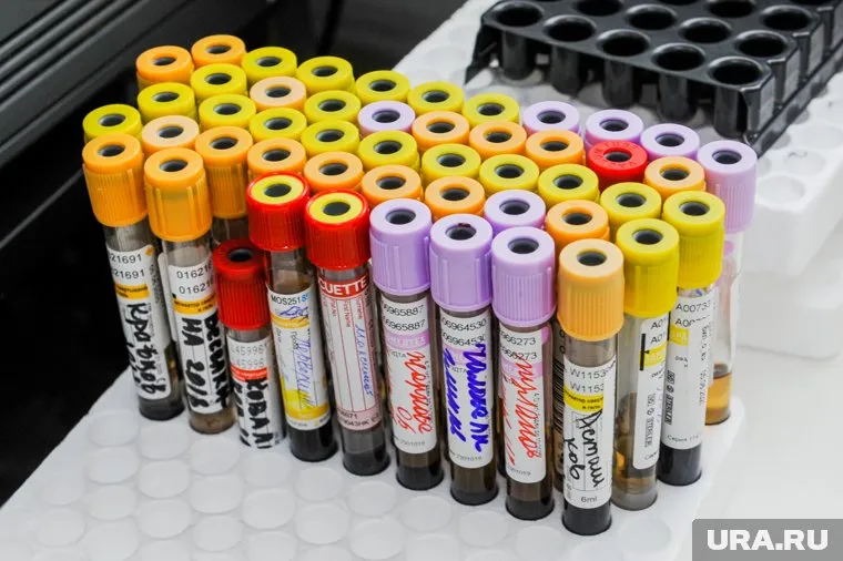 Вакцина от коронавируса может дать эффект только в следующем году, считает Анатолий Альтштейн