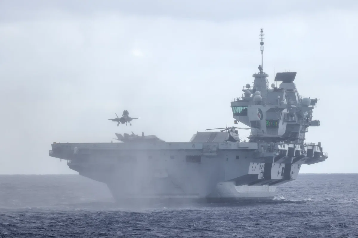 Британский флот начал слежку за российским научным судном