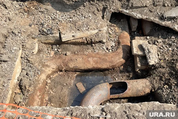 Мальчик упал в яму с кипятком