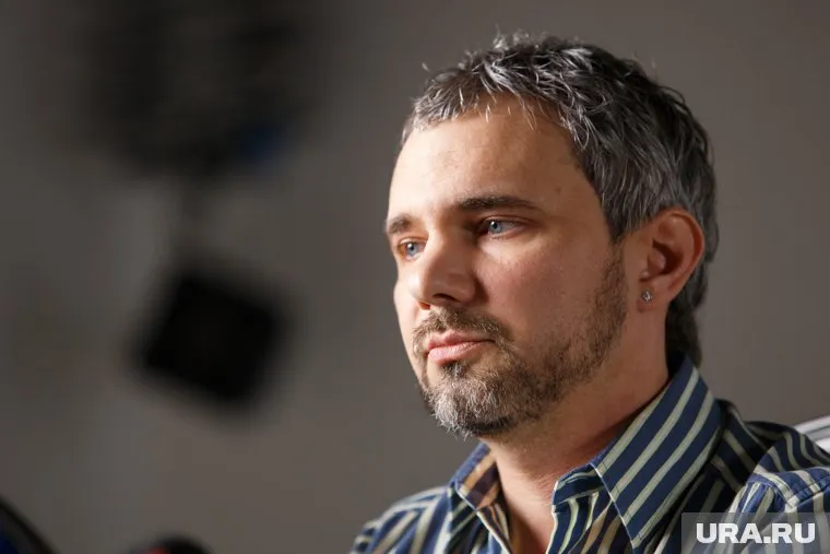 Деньги он зарабатывает на съемках в колонии