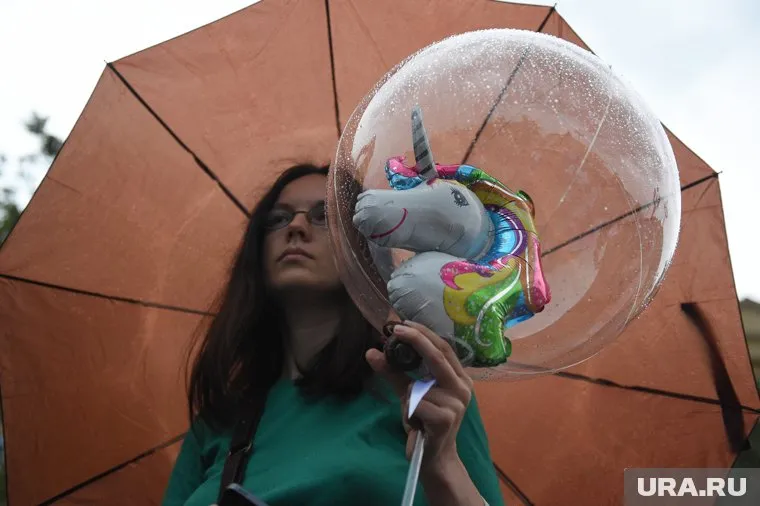 Для своих новых фотографий он выбрал образ единорога