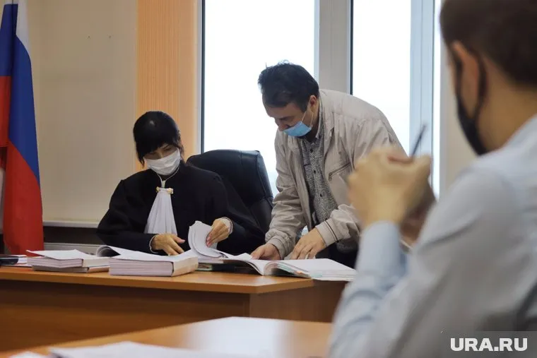 Курганский суд рассматривает спор казначейства и правительства о законности премий чиновникам