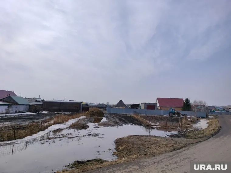 В Ишимском районе часть межпоселковой трассы оказалась затоплена