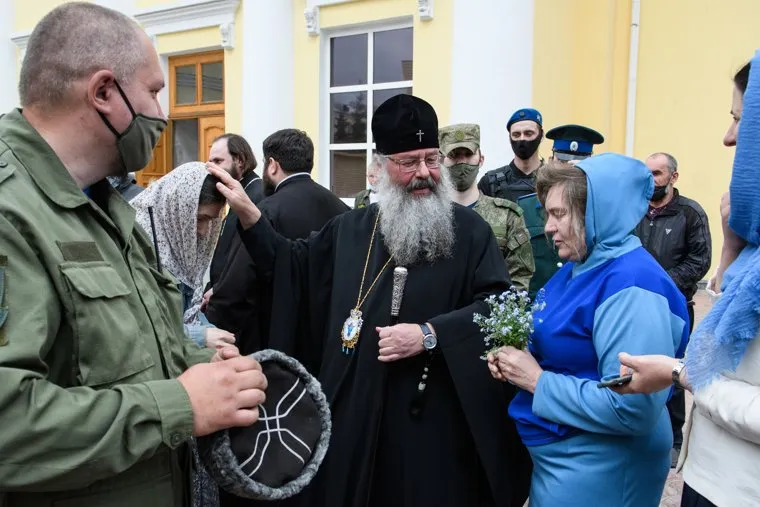 Встреча митрополита Кирилла и прихожан схиигумена Сергия (Романова). Екатеринбург