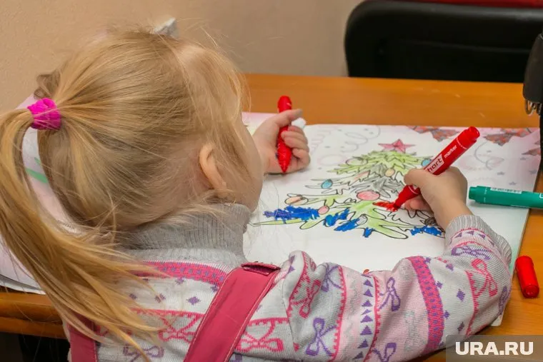 Дети подготовили новогодние открытки для военнослужащих (архивное фото)