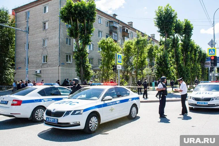 Силовики оцепили офис Сбербанка на Червишевском тракте утром 7 июля