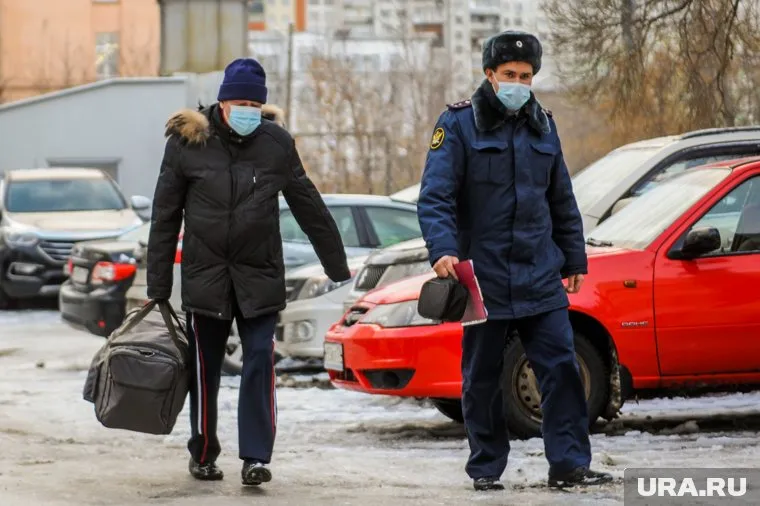 Евгений Тефтелев явился на приговор с вещами