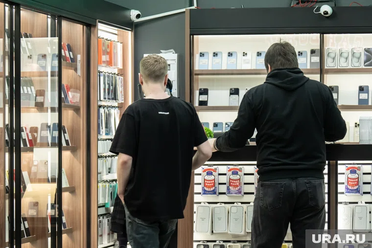 Обвиняемая работала в офисе продаж сотового оператора