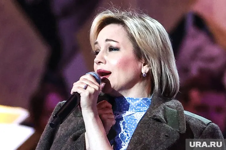 Буланова заявила, что музыкальный коллектив стал для нее как семья и ей трудно принять смерть Никифорова