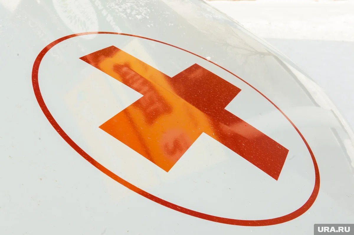 Медики приняли решение о госпитализации троих пострадавших в аварии