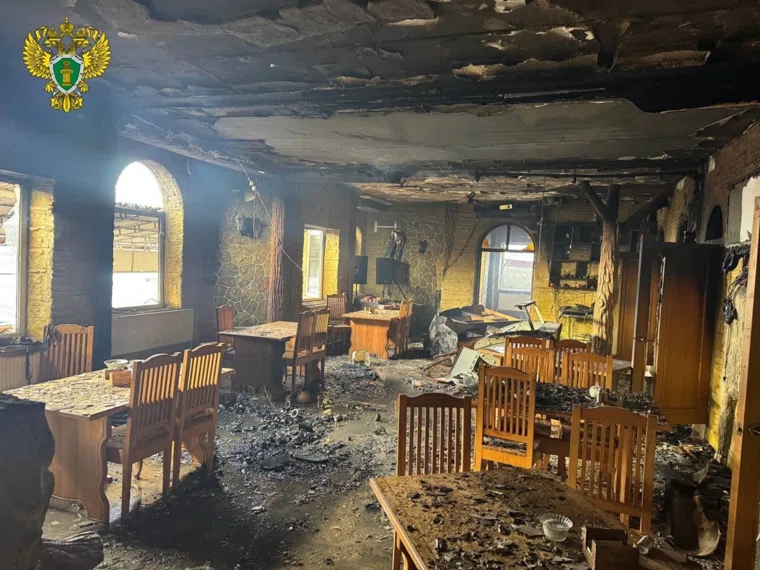 В результате пожара в кафе пострадало восемь человек, включая детей