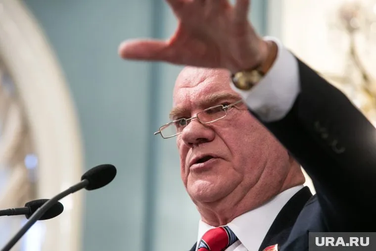 Наследники гайдаровской политики не дают правительству работать эффективно, считает Геннадий Зюганов