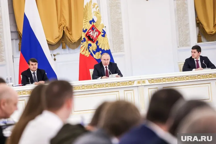 Владимир Путин поручил выстроить систему поддержки молодежи по всей стране