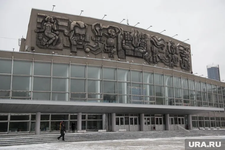 Труп собаки с резаными ранами нашли у Дворца молодежи