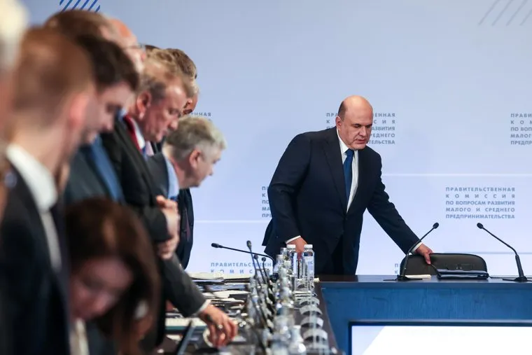 Премьер-министр России Михаил Мишустин во время своего посещения техно-парка "Калибр". Москва