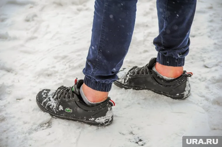 Мужчина с обморожением сидел на обочине трассы в ожидании помощи