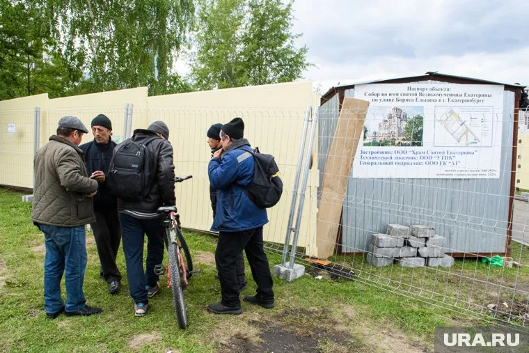 Горожане обсуждают судьбу постройки храма