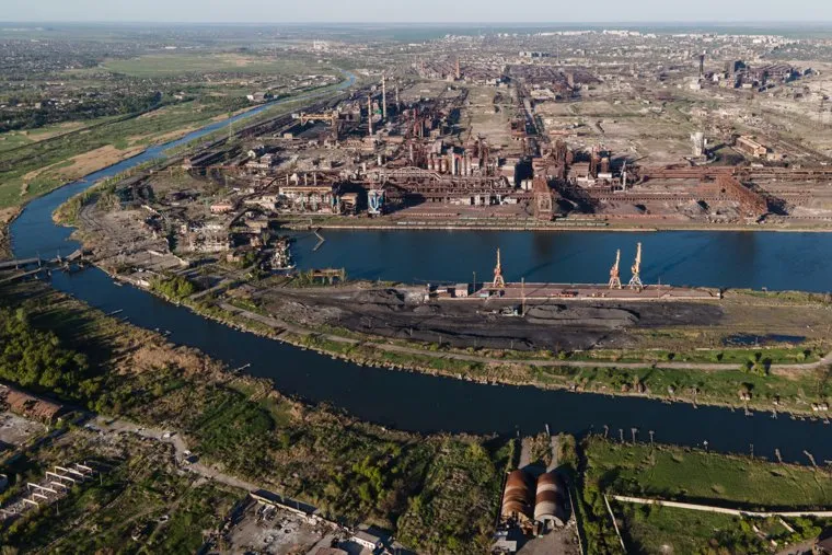 Мариуполь в период вывода гражданских лиц с завода Азовсталь. ДНР/Украина