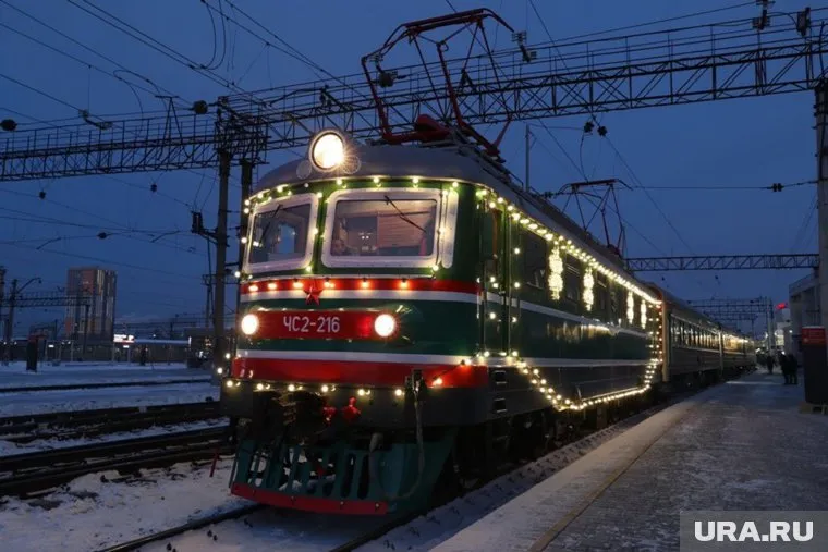 Состав на всем пути поведет легендарный электровоз ЧС2