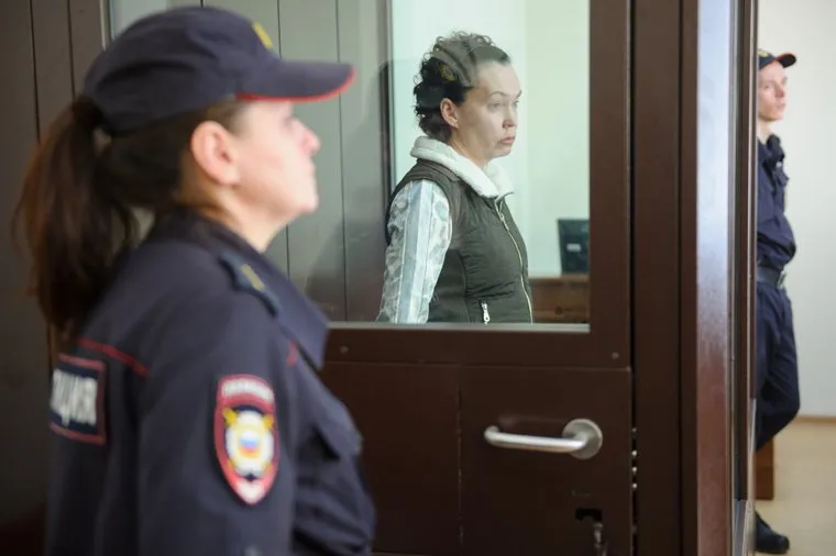 Процесс по делу «Бухты Квинс»: допрос Ларисы Ассоновой. Екатеринбург, полиция, пристав, ассонова лариса