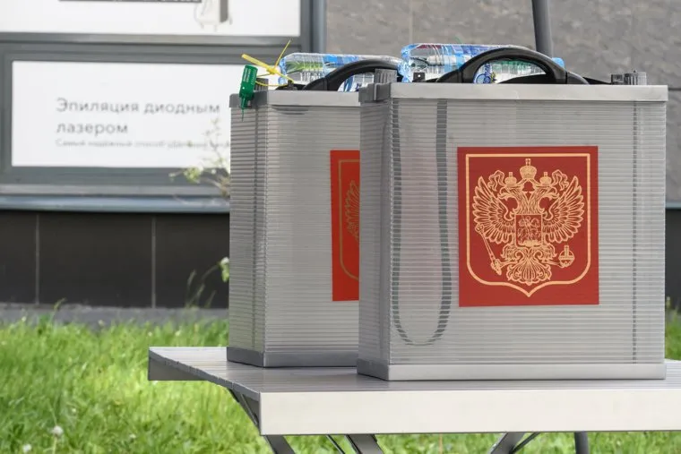 Презентация шатров для голосования за поправки в Конституцию РФ. Екатеринбург