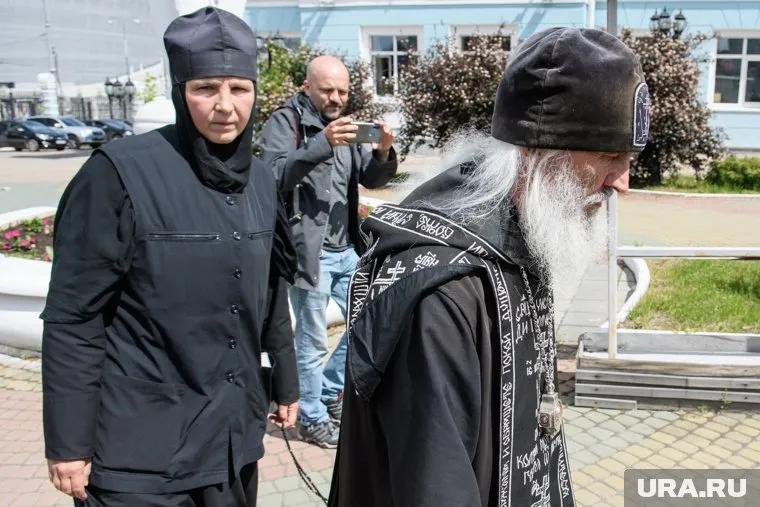 Отцу Сергию предложили одуматься