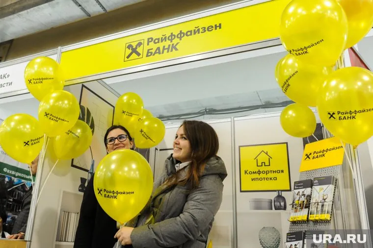 Банки закрывают филиалы и переходят на сокращенный режим работы