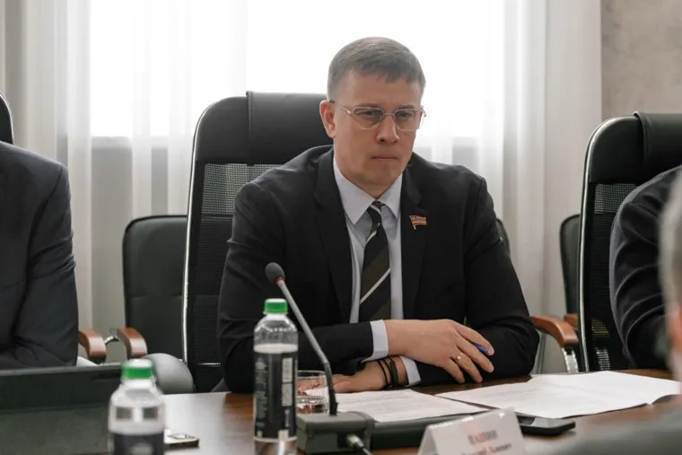 Виталий Пашин выступает за обязательное изучение мигрантами русского языка