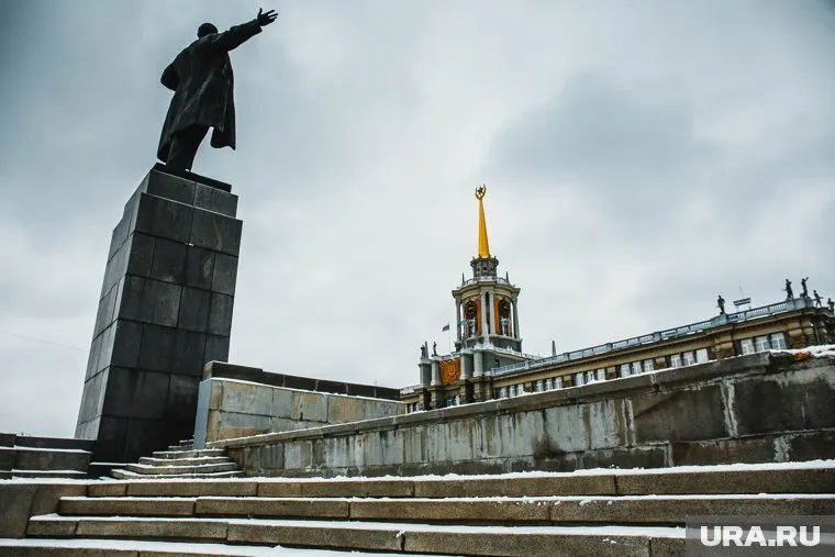 В разгар противостояния Екатеринбург дважды переходил от одной группы к другой