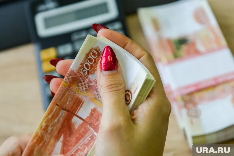 В 2024 году повысятся зарплаты учителей и врачей