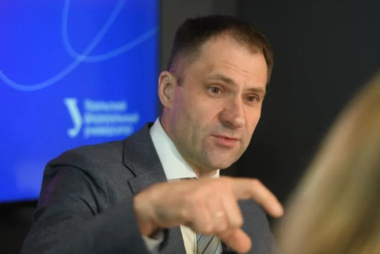 Сам Обабков окончил физико-технический факультет УГТУ-УПИ