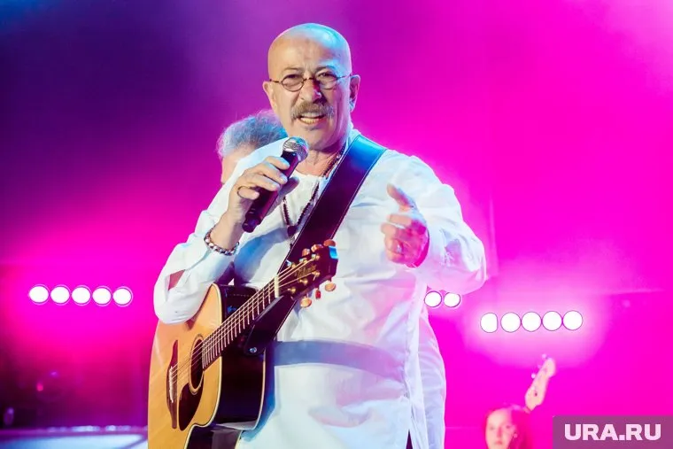 Александр Розенбаум спас женщину во время полета