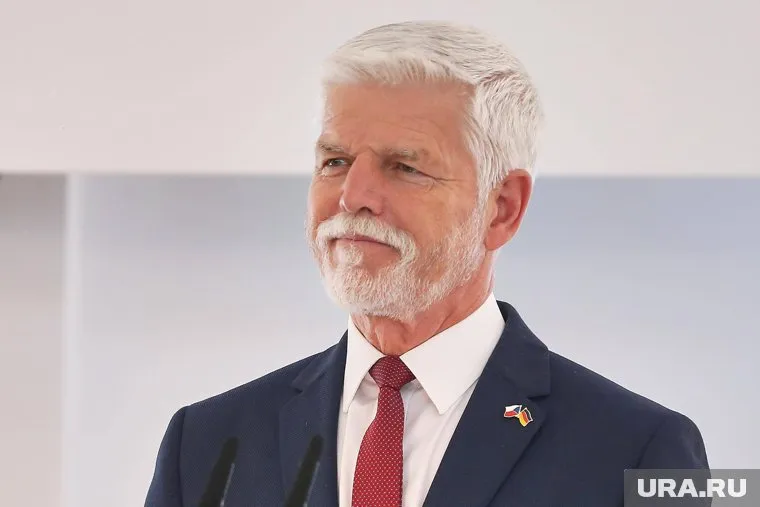 Глава Чехии Павел, вопреки протестам властей Китая, поехал в Индию к далай-ламе