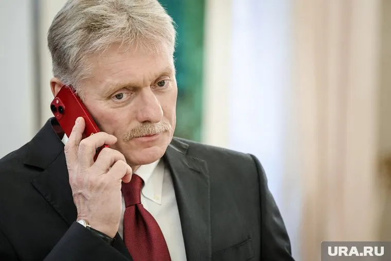 Песков уточнил слухи о планах по изменению Конституции