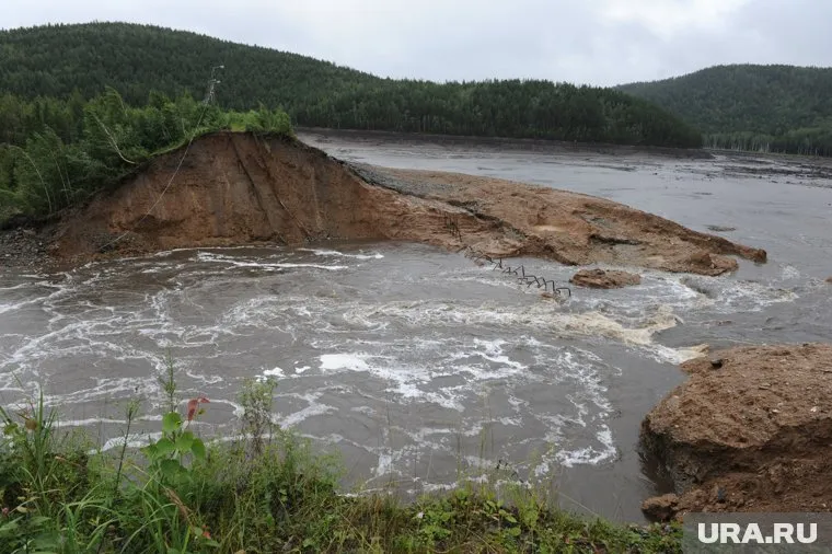 Дамбу на Киалимском водохранилище прорвало 26 июля