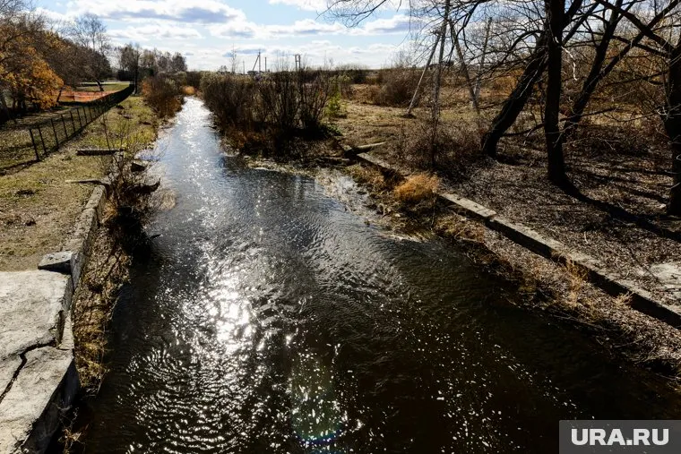 Из-за разлива реки отдыхающим пришлось возвращаться на машинах повышенной проходимости