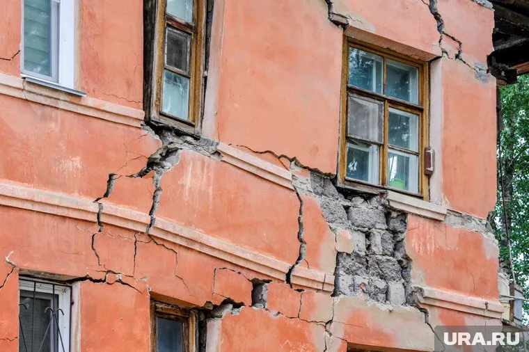 В Горнозаводске жители пожаловались на трещины в доме (архивное фото)
