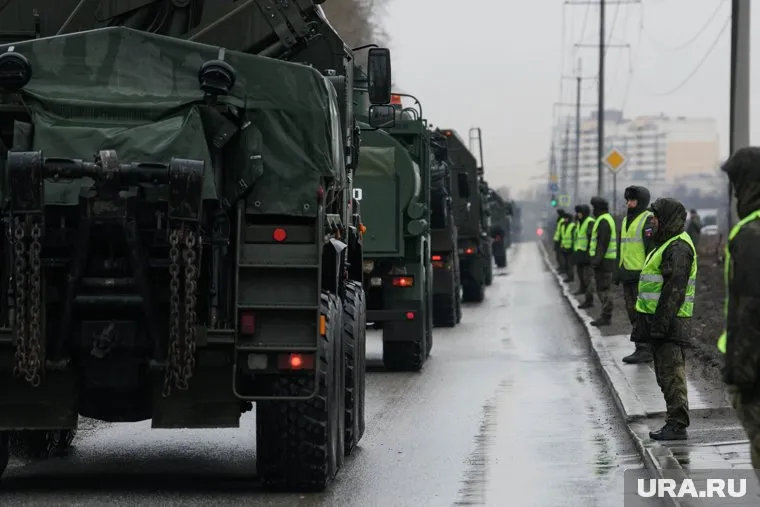 Военная техника двигалась по Вторчермету
