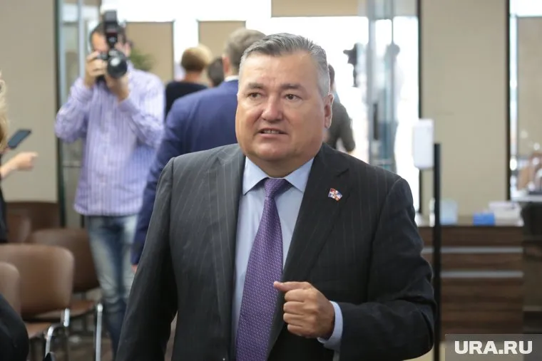 Спикер пермского ЗС Валерий Сухих утвердил списки работающих за зарплату депутатов