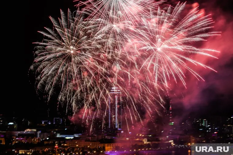 Салют прогремит в 22:00