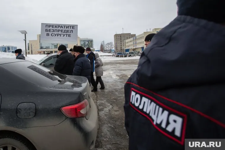 Полицейские оказали девушке первую помощь