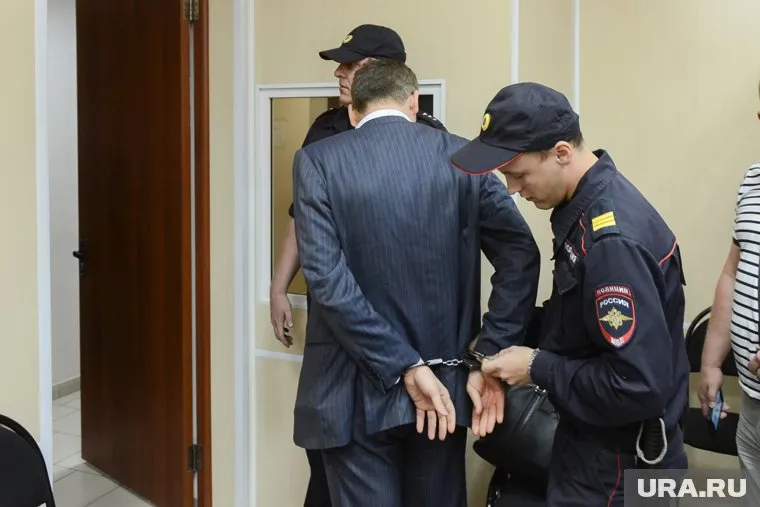Челябинского чиновника задержали за взятку