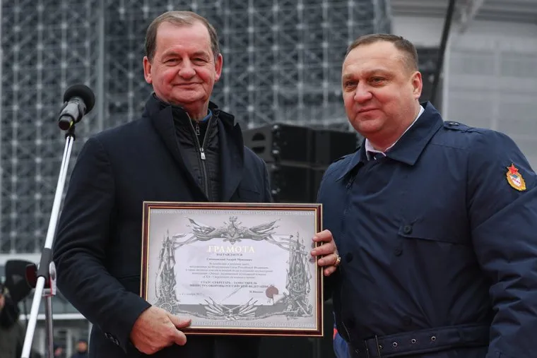 Открытие скульптуры Эпоха у Екатеринбург-Арены. Екатеринбург