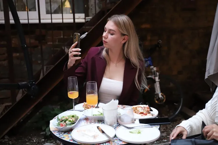 Итальянский вечер во дворике ресторана "Хачапури для Пушкина". Екатеринбург