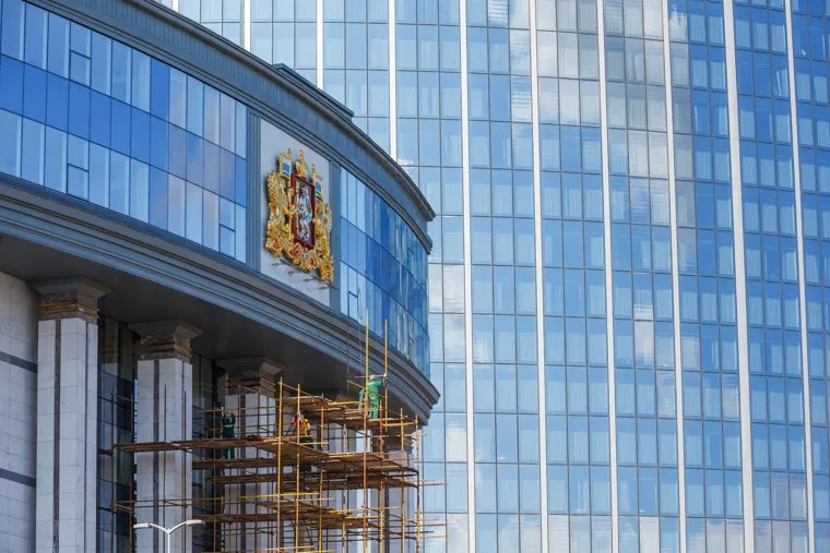 Новый герб на здании ЗССО. Екатеринбург